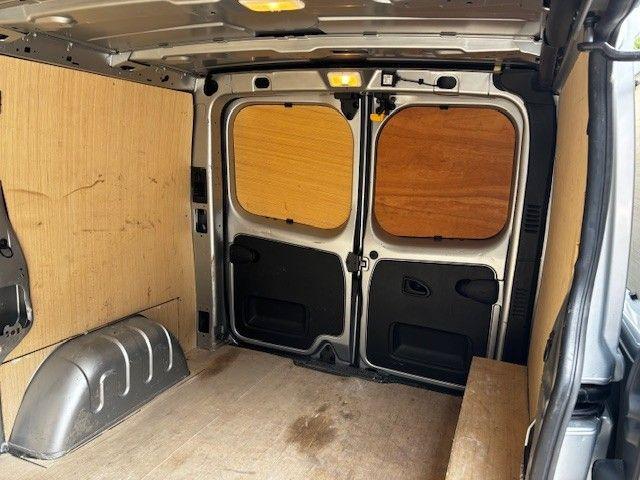 Renault Trafic image 16